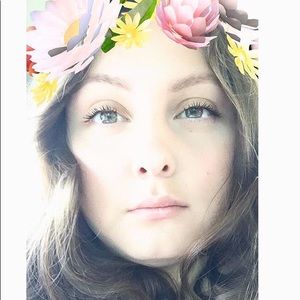 Meet your Posher, Caroline